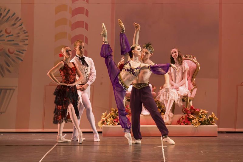 2008-12-14_MontgomeryBallet_5338-topaz